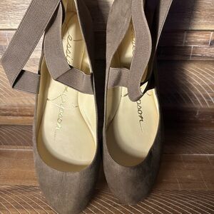Jessica Simpson Tan Flats with Ribbon Detail